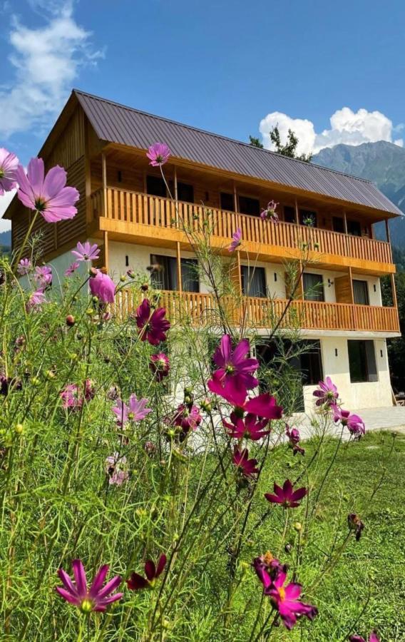 Hotel Chubezeni Местия Екстериор снимка